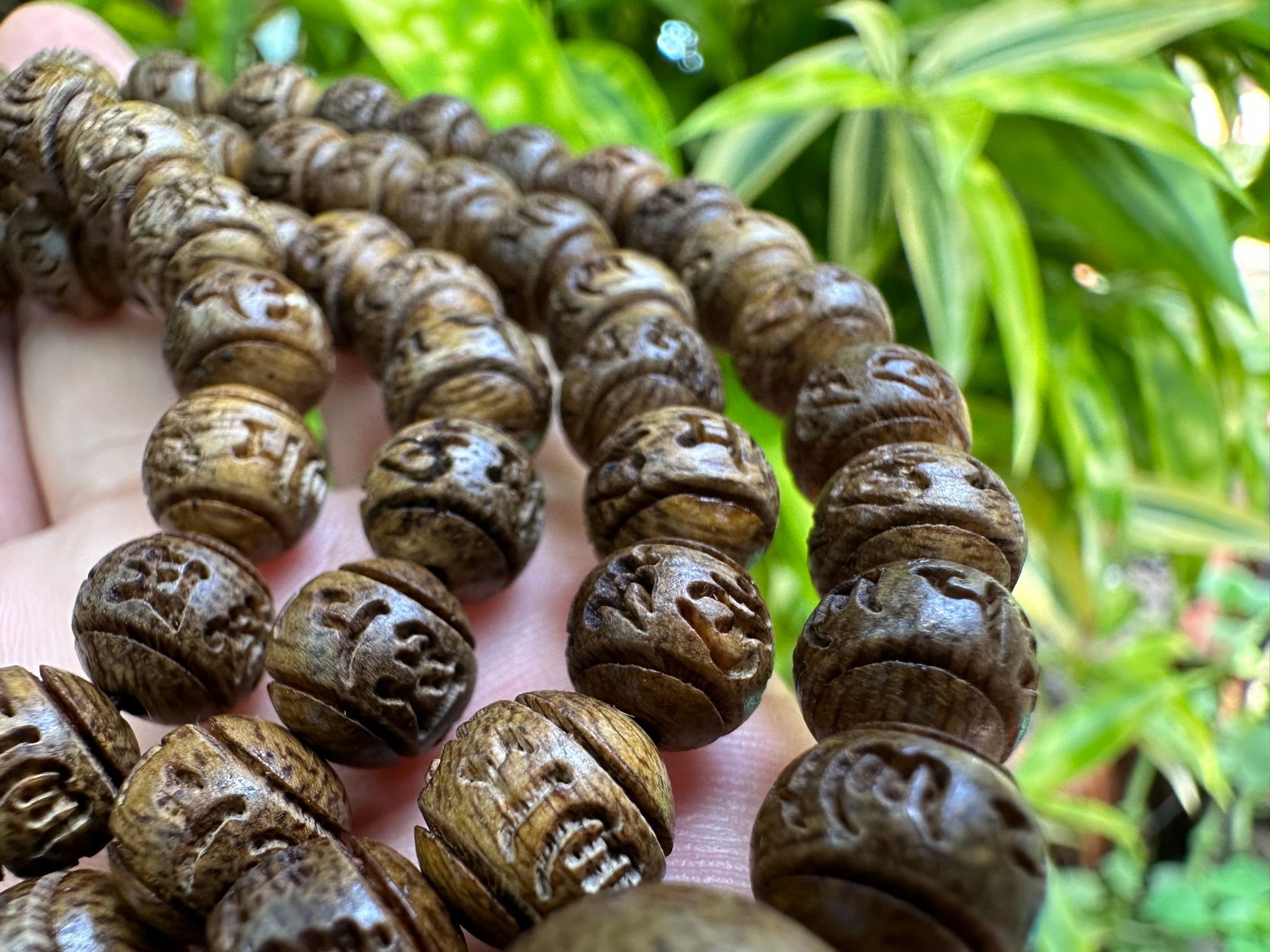  Omani PadMe Hum - Chuỗi vòng trầm 108 hạt khắc thần chú 