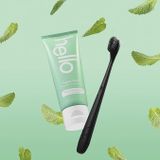  Kem đánh răng Hello Super Fresh Whitening Toothpaste with Natural Spearmint and Coconut Oil 4.7Oz 133g 