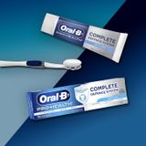  ( Úc ) Kem đánh răng Oral-B 3D White Toothpaste Extra Strength 110g 