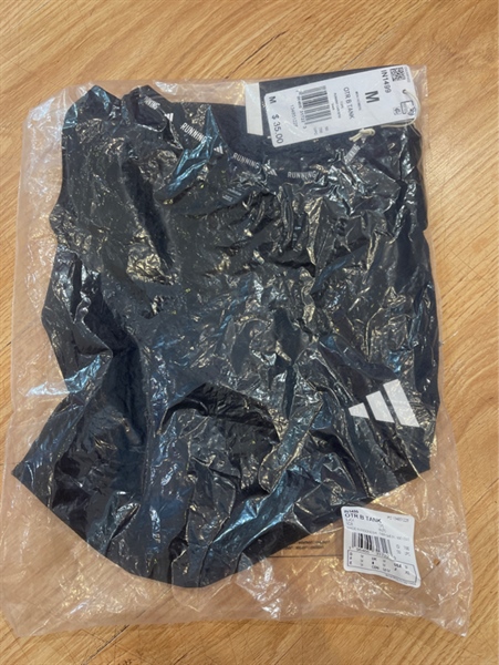  Áo Own The Run Tank Top. Color: Black Size: M 