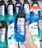 (Úc) Dầu gội trị gàu Head & Shoulders Professional Severe Dandruff Advanced Oil Control 300ml 
