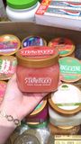  Tẩy tế bào chết cơ thể Tree Hut Strawberry Shea Sugar Body Scrub 18Oz 510g 