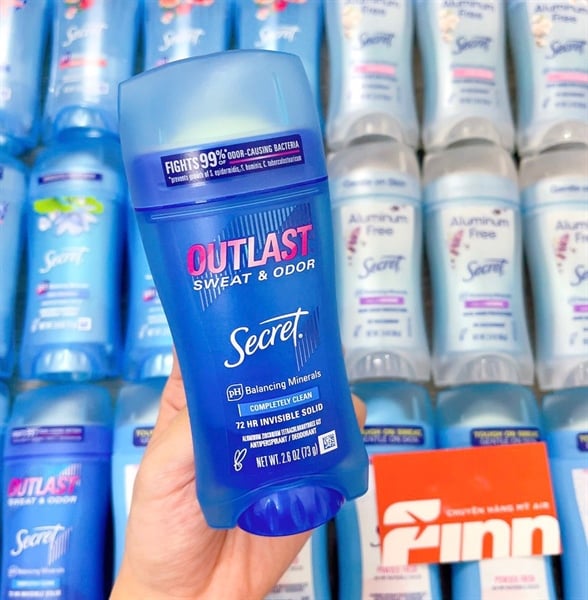  Lăn khử mùi Secret Outlast Xtend Completely Clean Clear Gel Antiperspirant & Deodorant 2,6Oz 73g 