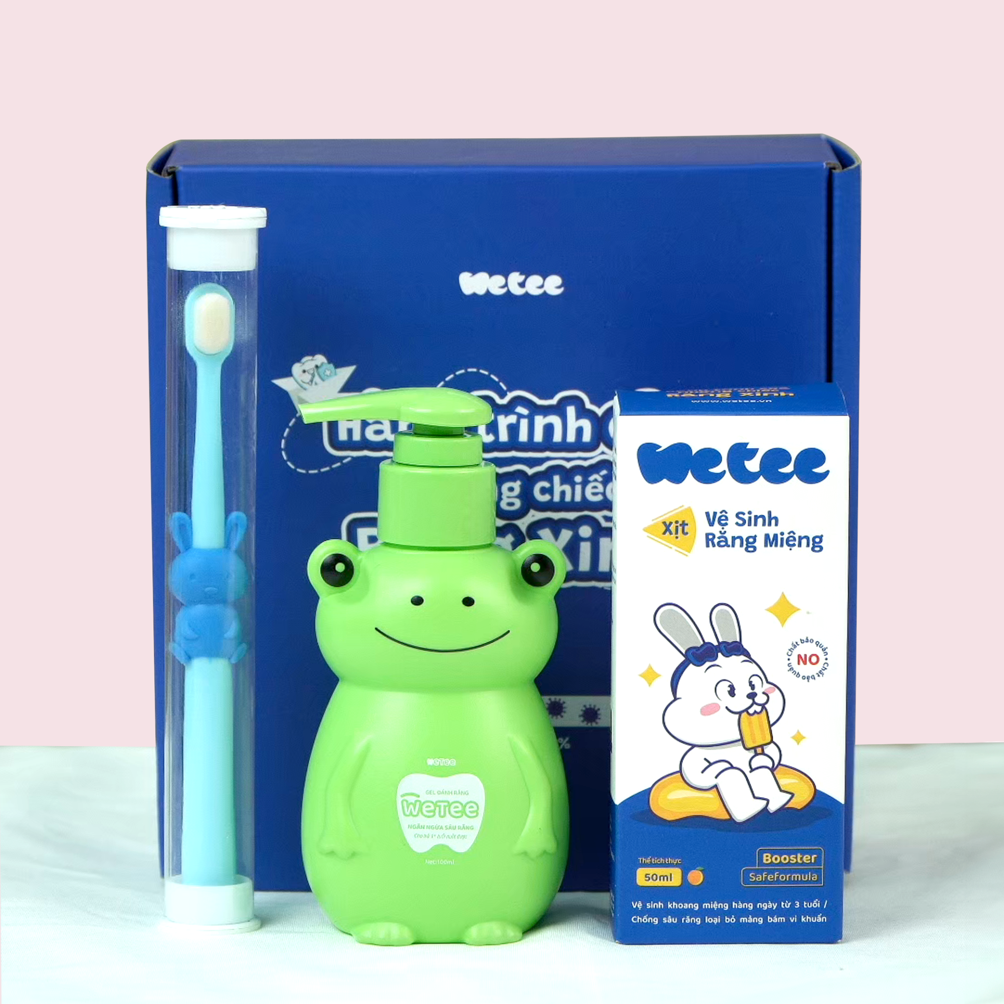  Combo Hành Trình Cam gồm: 1 Xịt Vệ Sinh Răng Miệng Wetee 3 Tuổi 50ml và 1 Gel Đánh Răng 100ml Cho Bé Tặng 1 Bàn Chải Lông Mềm Hình Đáng Yêu Cho Bé 