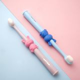  Combo Hành Trình Xanh To gồm: 1 Xịt Vệ Sinh Răng Miệng Wetee 50ml và 1 Gel Đánh Răng 100ml Cho Bé Từ 1 Tuổi Tặng Bàn Chải Lông Mềm Hình Đáng Yêu Cho Bé 