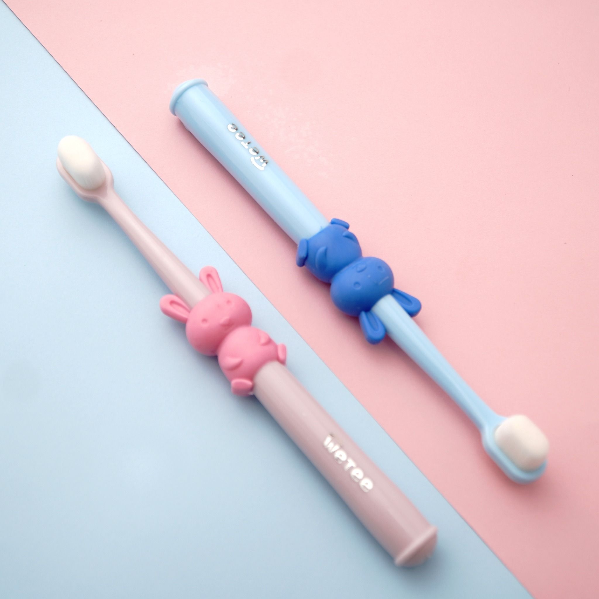  Combo Hành Trình Xanh To gồm: 1 Xịt Vệ Sinh Răng Miệng Wetee 50ml và 1 Gel Đánh Răng 100ml Cho Bé Từ 1 Tuổi Tặng Bàn Chải Lông Mềm Hình Đáng Yêu Cho Bé 