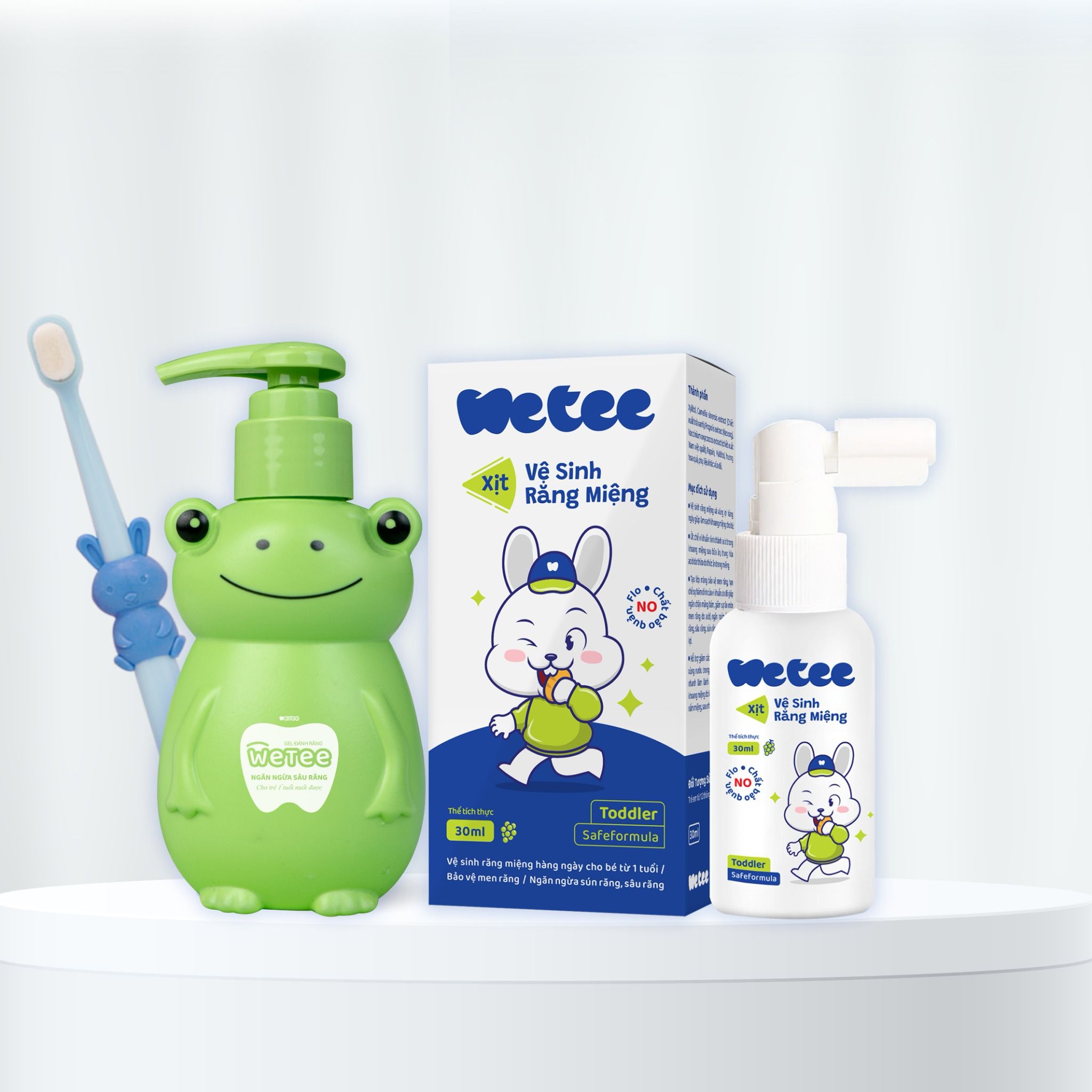  Combo Hành Trình Xanh gồm: 1 Xịt Vệ Sinh Răng Miệng Wetee Xanh 30ml và 1 Gel Đánh Răng 100ml Cho Bé Từ 1 Tuổi Tặng Bàn Chải Lông Mềm Hình Đáng Yêu 