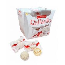 Bánh Ferrero Raffaello 150g được bao bọc bên ngoài bởi lớp dừa trắng tinh khiết