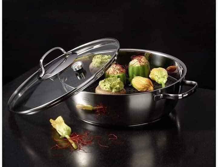 Nồi chảo đa năng Rosle wok moment 28cm kèm gác mỡ là lý tưởng để nấu thịt hoặc cá,