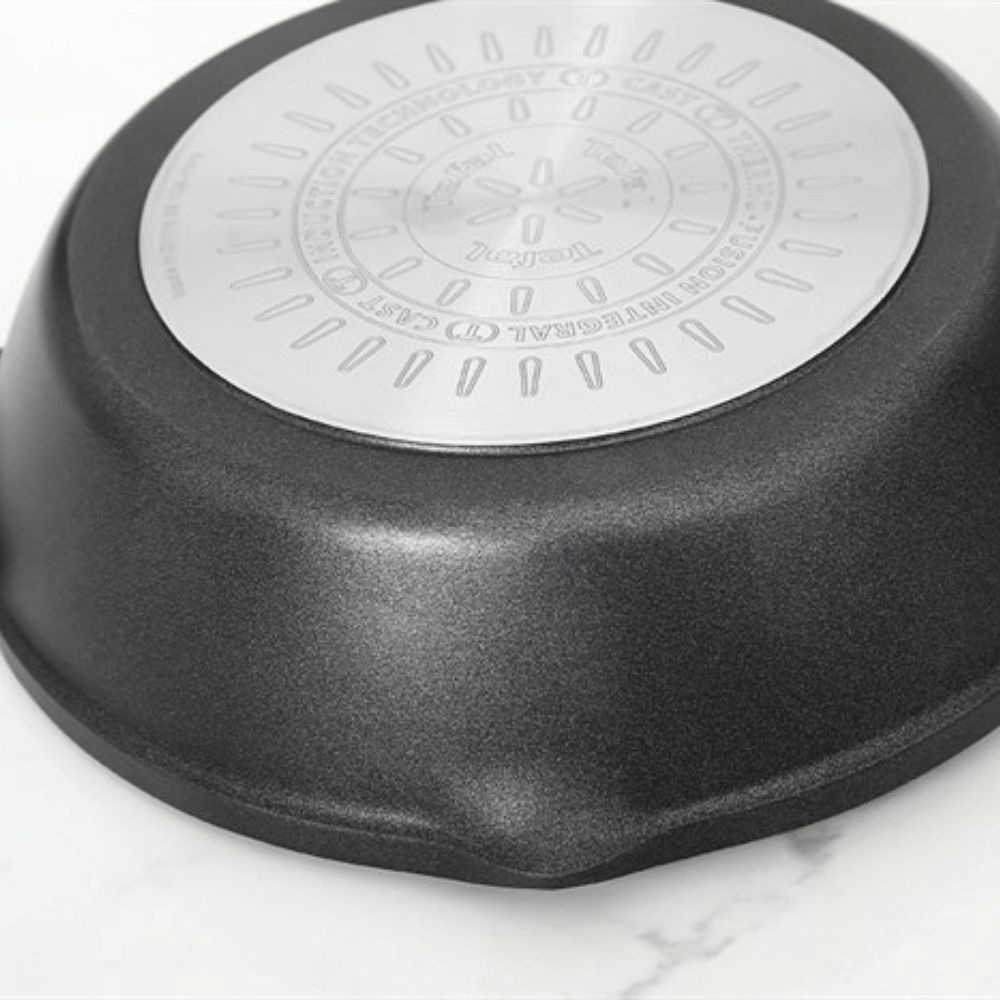 Chảo đúc cao cấp Tefal Robusto có miệng rót 22cm E2490344