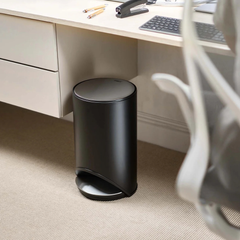 Thùng rác có bàn đạp Joseph Joseph 30151 10L màu đen carbon