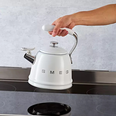 Ấm đun từ thổi sáo SMEG CKLW2001WH màu trắng