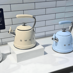 Ấm đun từ thổi sáo SMEG CKLW2001CR màu kem