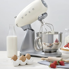 Máy trộn bột SMEG SMF02 nhiều màu