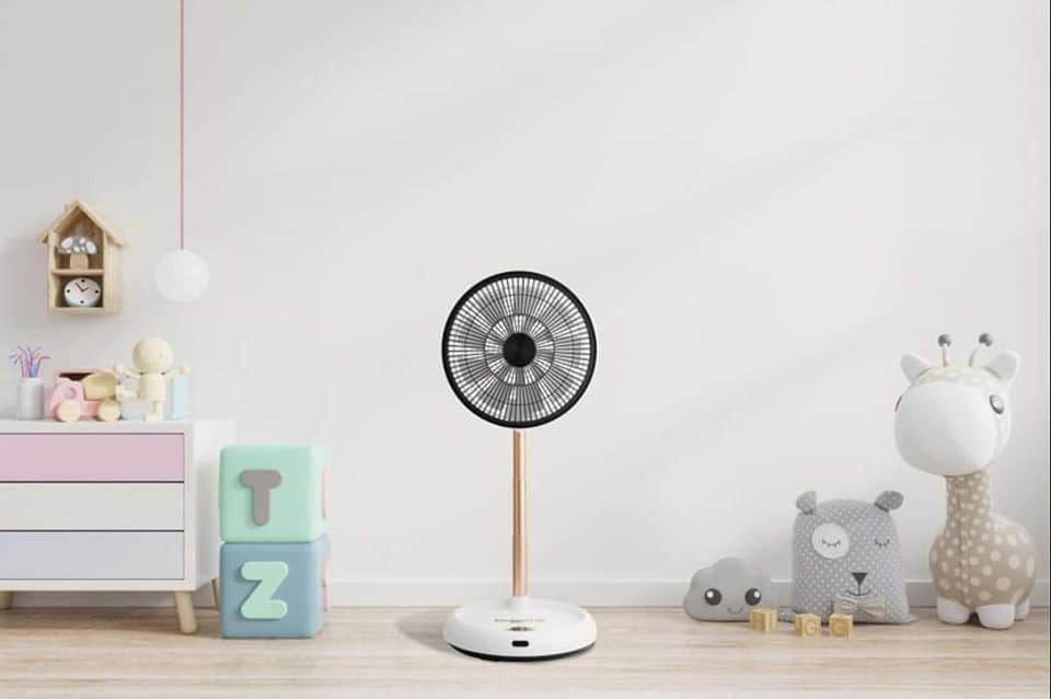 Quạt gấp gọn tích điện thông minh Elegant Germany có kích thước không chiếm quá nhiều diện tích nhà