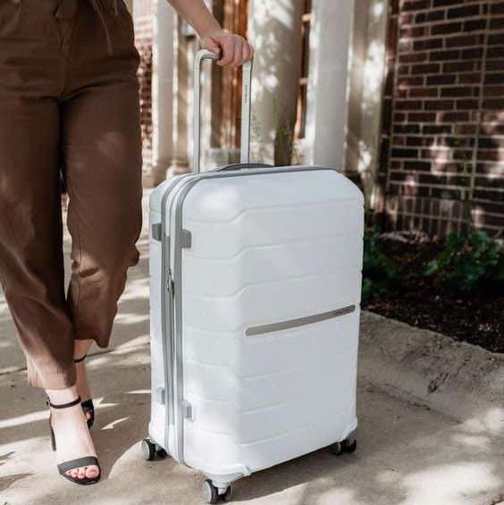 Vali Samsonite Freeform siêu bền size 20 Màu trắng thích hợp để đi du lịch