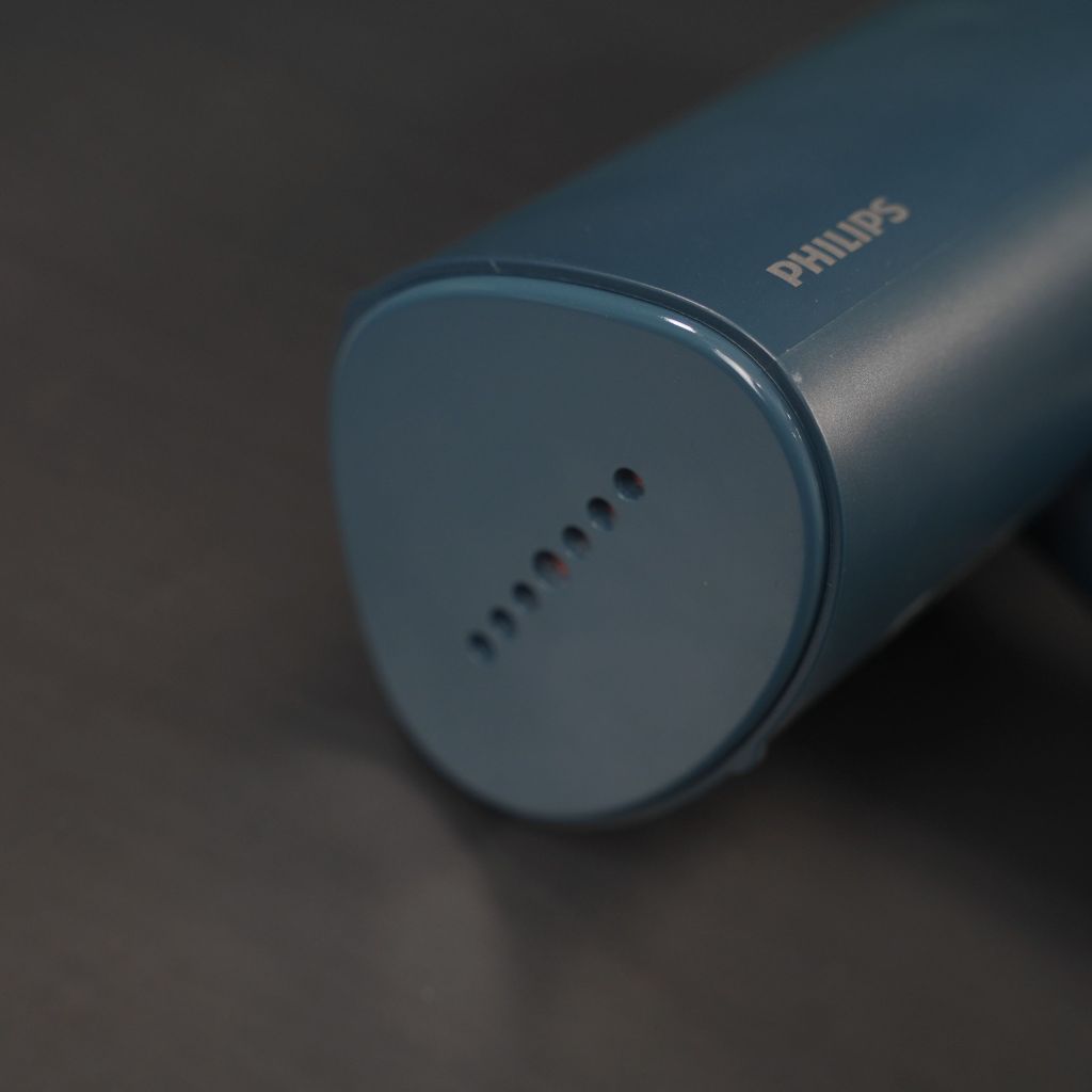 Bàn là hơi nước cầm tay Philips STH3000/20 màu xanh dương