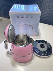 Ấm siêu tốc mini SMEG KLF05PKEU 0,8L màu hồng