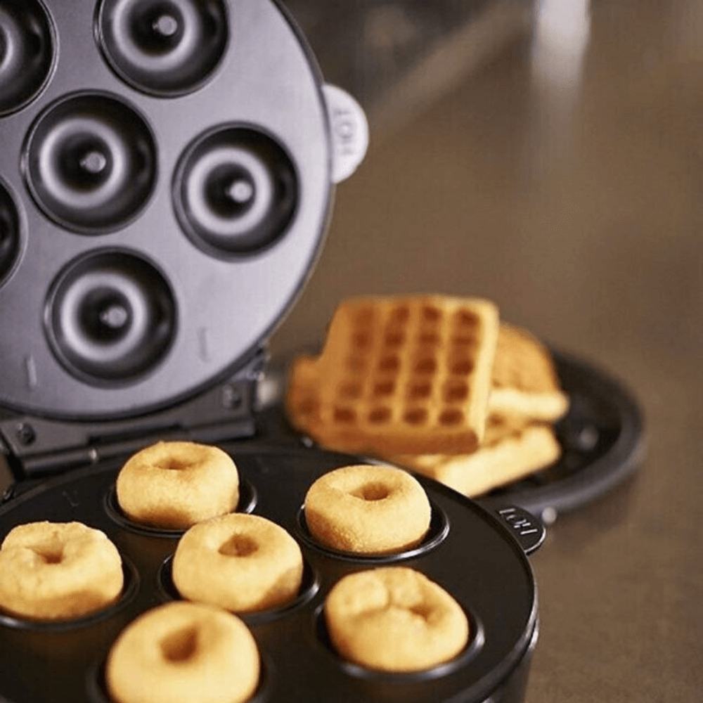 Máy Làm Bánh Russell Hobbs Fiesta 3in1 màu đen đỏ