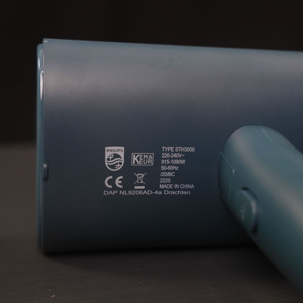 Bàn là hơi nước cầm tay Philips STH3000/20 màu xanh dương