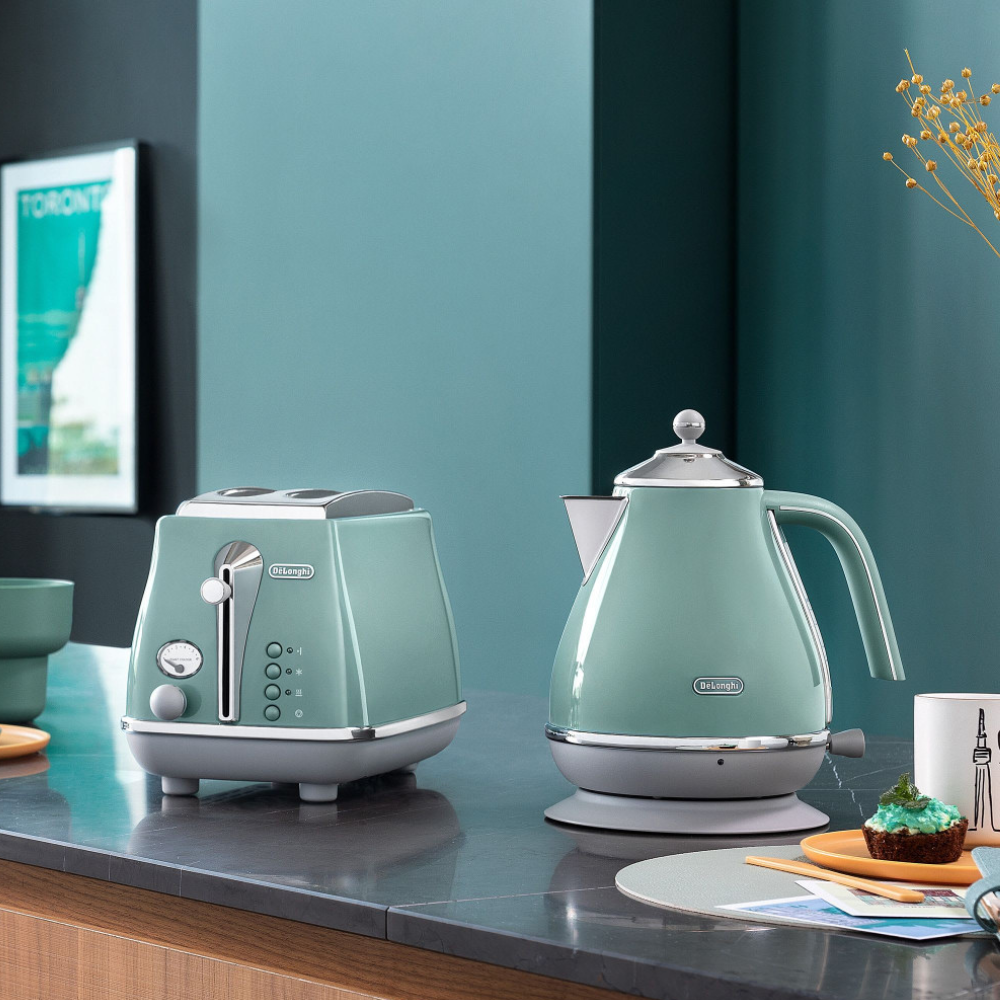 Ấm siêu tốc De'Longhi Icona Capitals 1,7L màu xanh ngọc