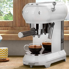Máy pha cà phê SMEG ECF01WHEU màu trắng