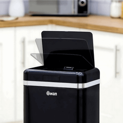 Thùng rác cảm ứng 45L SWAN màu đen