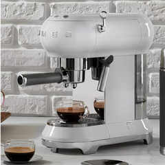 Máy pha cà phê SMEG ECF01WHEU màu trắng