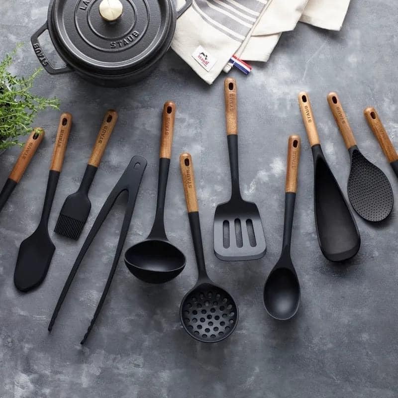 Dụng cụ nấu ăn silicon staub giúp thực phẩm giữ lại độ ẩm
