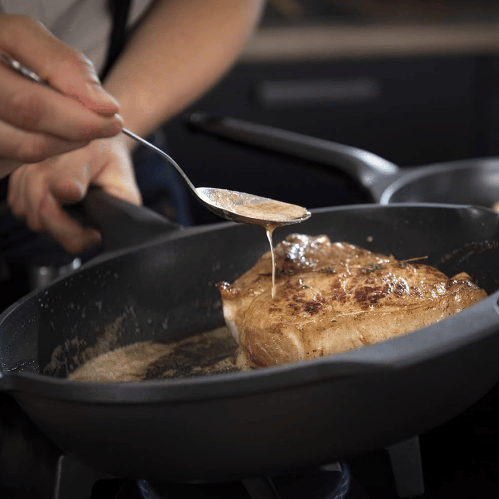 Chảo đúc cao cấp Tefal Robusto có miệng rót 22cm E2490344