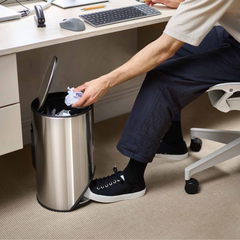 Thùng rác có bàn đạp Joseph Joseph 30152 10L màu inox