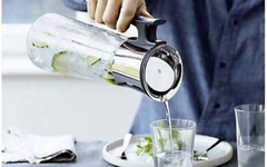 Bình nước thuỷ tinh WMF Basic 1.5L có tay cầm
