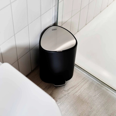 Thùng rác có bàn đạp Joseph Joseph 70595 EasyStore 5L màu đen nhám