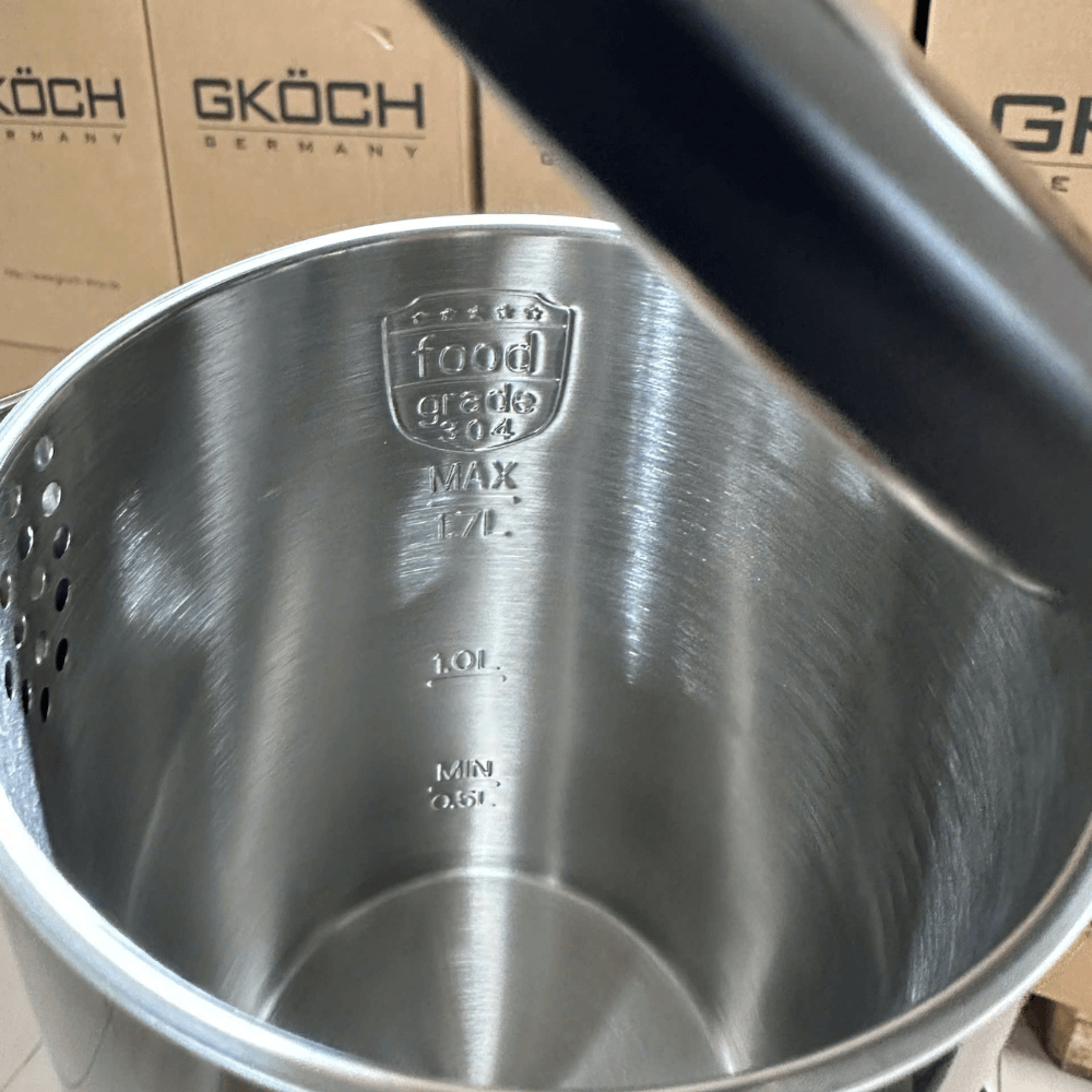 Ấm siêu tốc GKÖCH 1800W HB-K102 màu đen