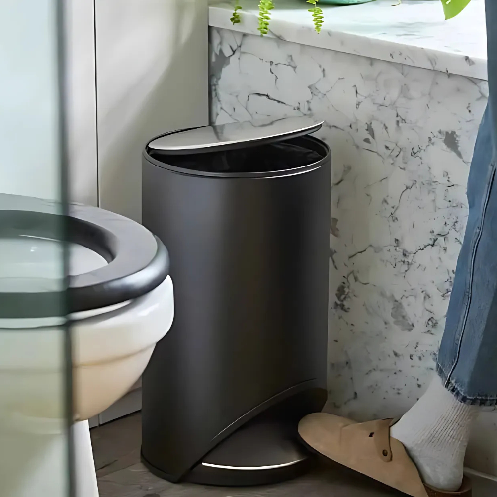 Thùng rác có bàn đạp Joseph Joseph 30151 10L màu đen carbon
