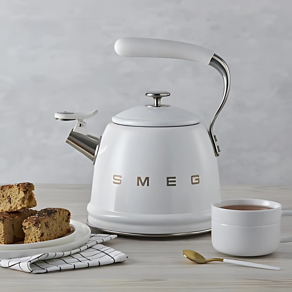Ấm đun từ thổi sáo SMEG CKLW2001WH màu trắng