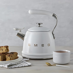 Ấm đun từ thổi sáo SMEG CKLW2001WH màu trắng