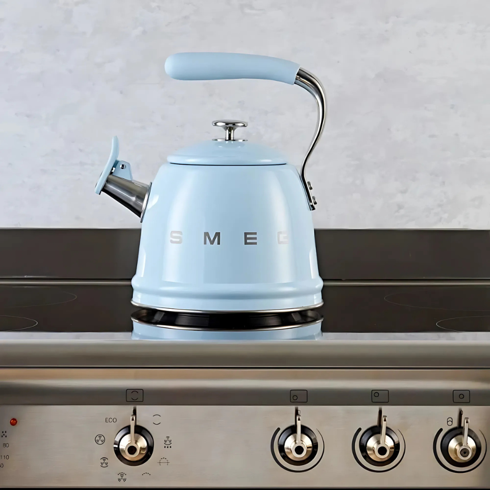 Ấm đun từ thổi sáo SMEG CKLW2001PB màu xanh da trời