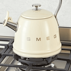 Ấm đun từ thổi sáo SMEG CKLW2001CR màu kem
