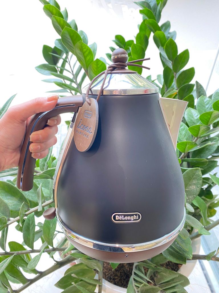 Ấm siêu tốc De'Longhi Icona Vintage 1,7L màu đen