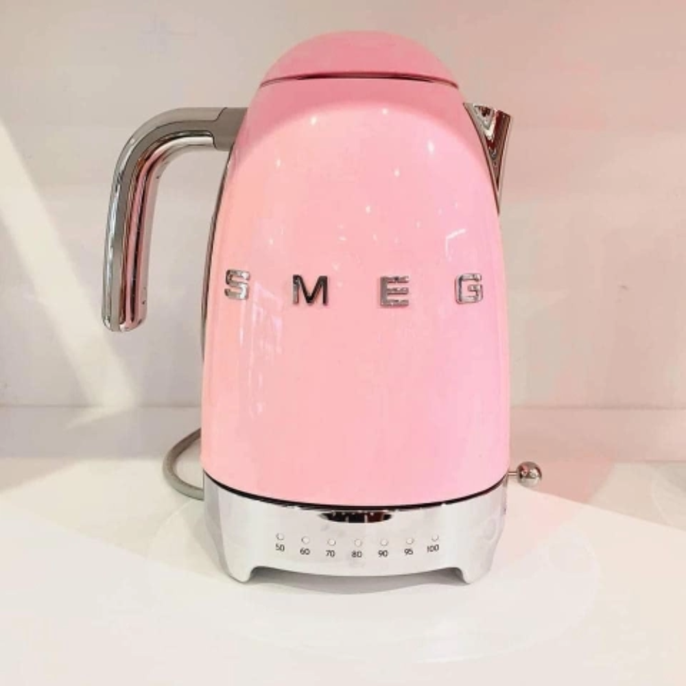 Ấm siêu tốc SMEG KLF04PKEU màu hồng