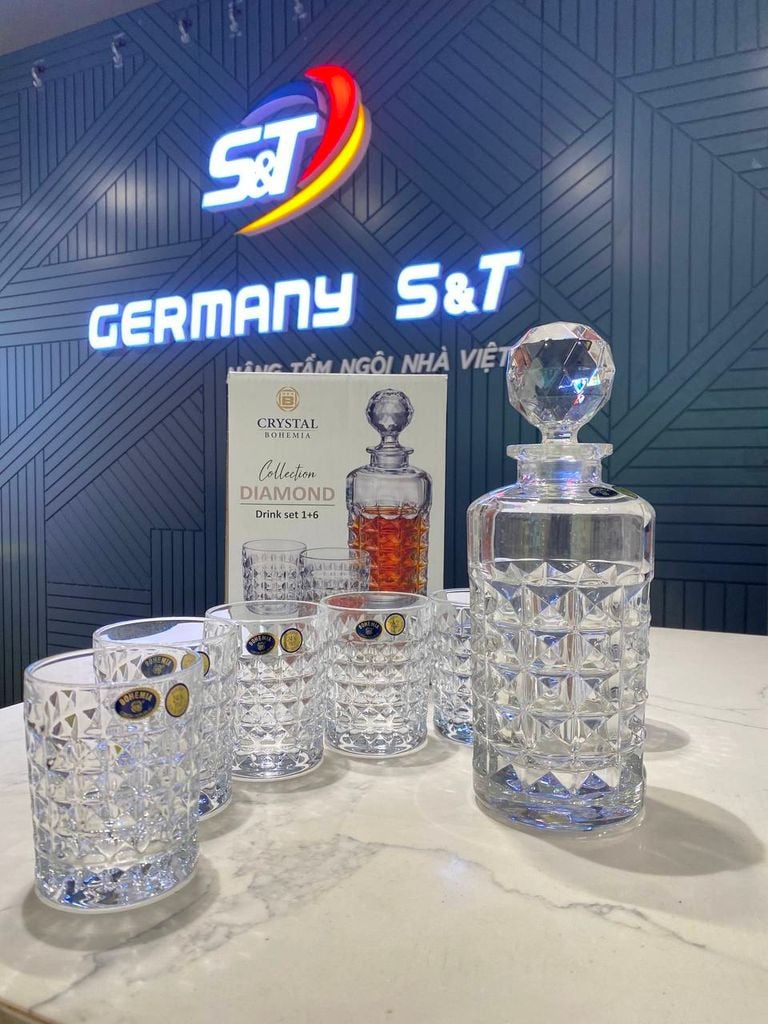 Bộ bình rượu pha lê Bohemia Diamond gồm 1 bình đựng rượu 700ml và 6 cốc 230ml