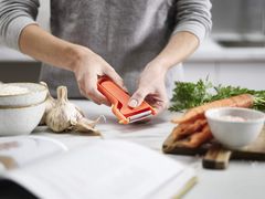 Dụng Cụ Nạo Rau Củ Quả Joseph Joseph 20168 SafeStore