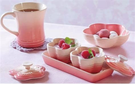 Hũ hình hoa có nắp Le Creuset màu hồng vỏ sò shell pink