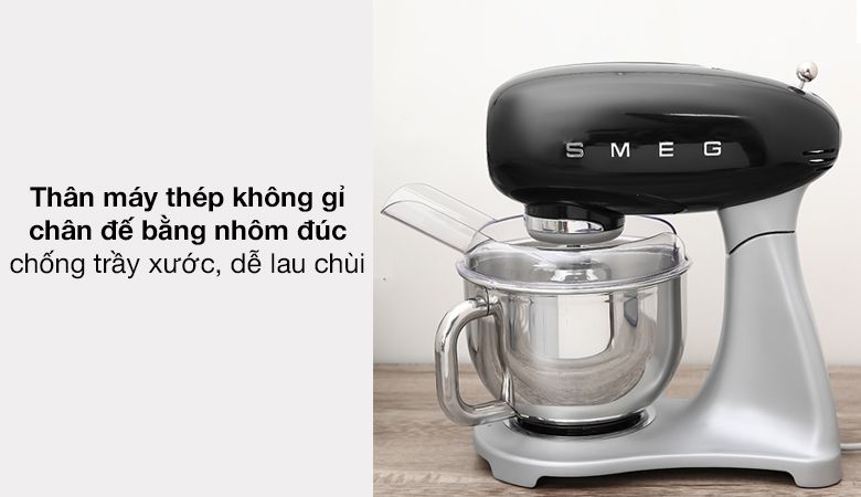 Máy trộn bột SMEG SMF02BLEU màu đen