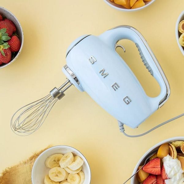 Giá máy đánh trứng SMEG HMF01PBEU màu xanh dương chất