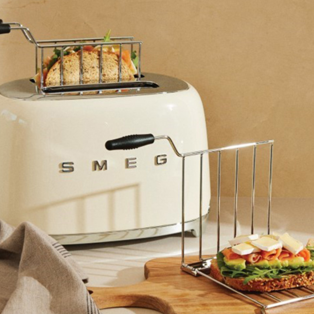 Máy nướng bánh mì SMEG TSF01CREU màu kem
