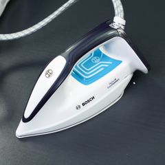 Bàn là hơi nước BOSCH TDS4050 màu xanh