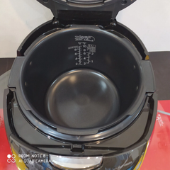 Nồi cơm điện cao tần Cuckoo CRP-HUF1080BE 1.8 lit màu đen