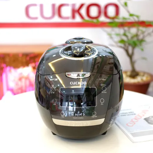 Nồi cơm điện cao tần Cuckoo CRP-HUF1080BE 1.8 lit màu đen